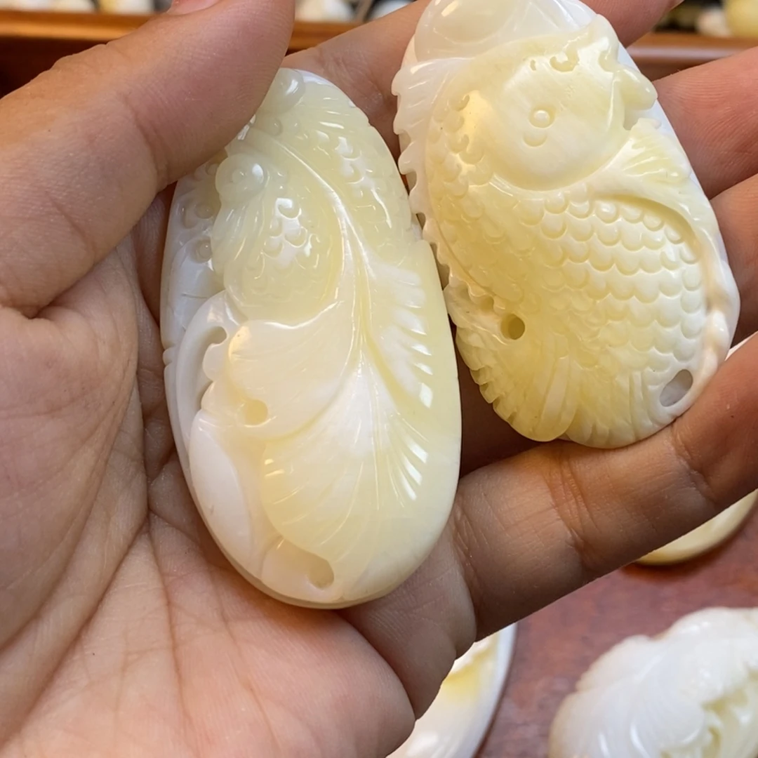 夜***色香榧木花梨木，鱼吊坠2个