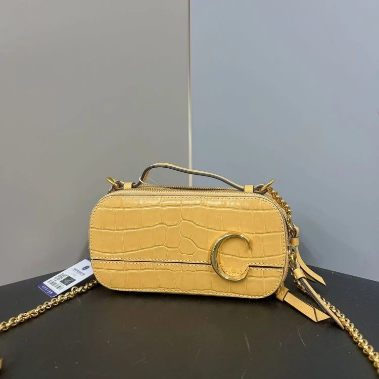 95新/蔻依/包包/[251225NKWC]/C18379024194