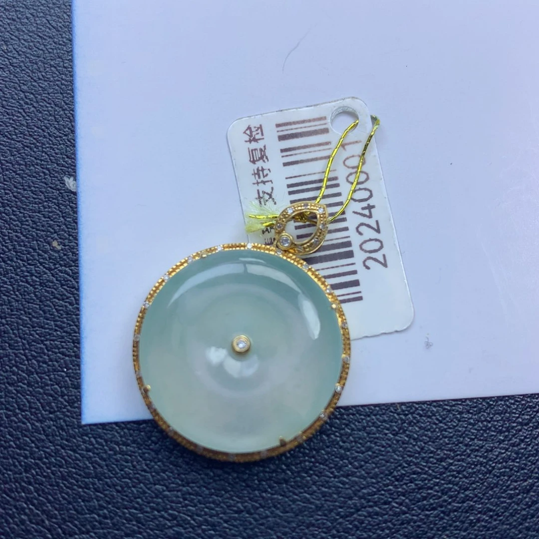 翡翠颈饰未镶嵌平安扣