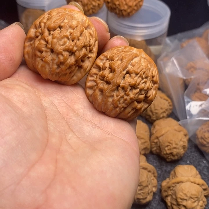 文玩核桃吊坠39莲花虎头