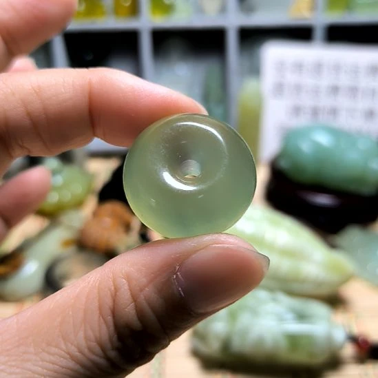 未镶嵌蛇纹石玉颈饰
