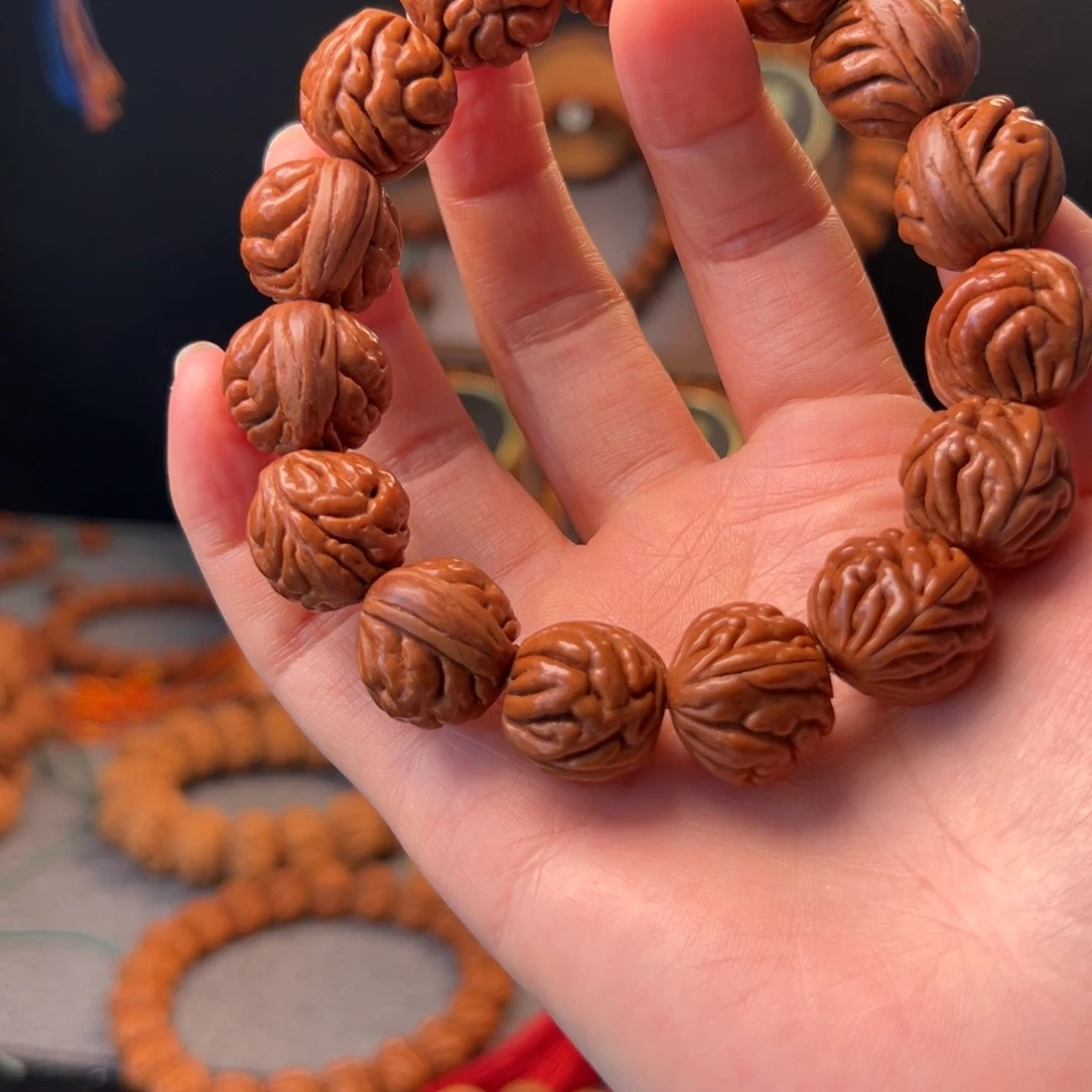 【闪购商品】桃核吊坠18野生豹子头