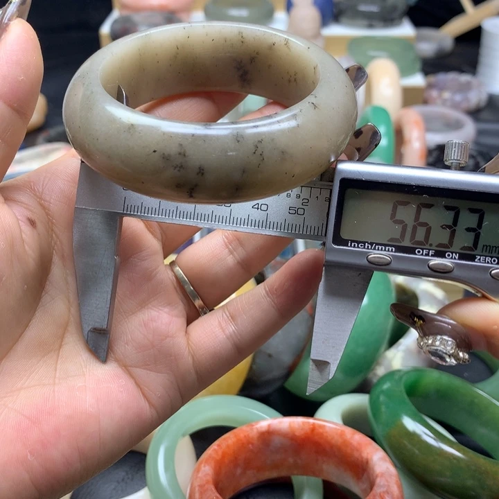 未镶嵌手镯石英质玉