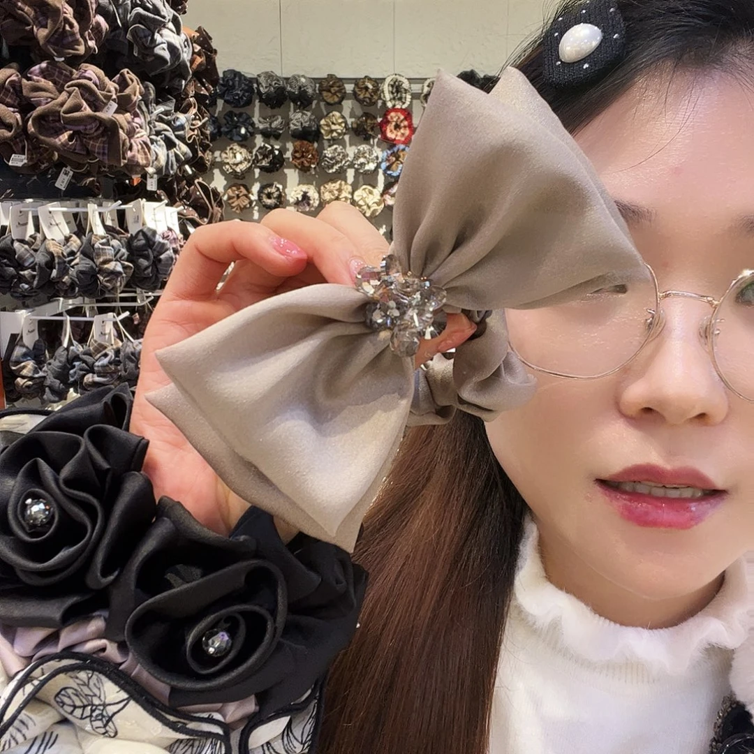 布艺非金属灰奶茶蝴蝶结