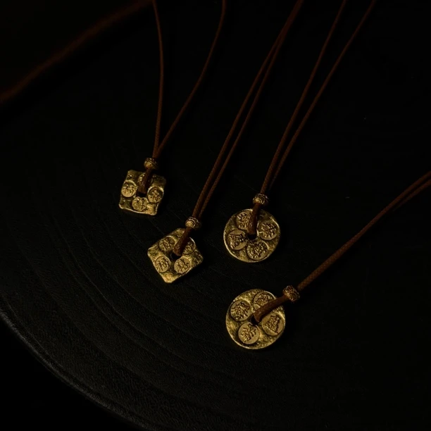 【周蜜儿】吉言金币 细工錾刻 足金999 项链