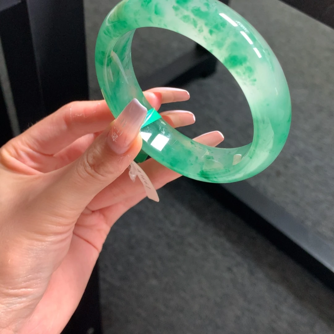 童***馨手镯石英质玉未镶嵌