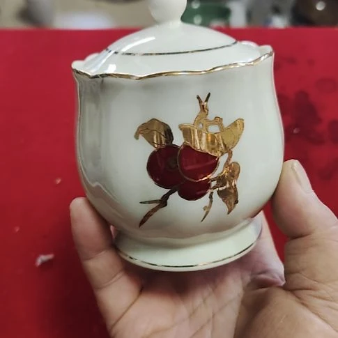 瓷片瓷片，各种摆件，均有瑕疵。沙锅！