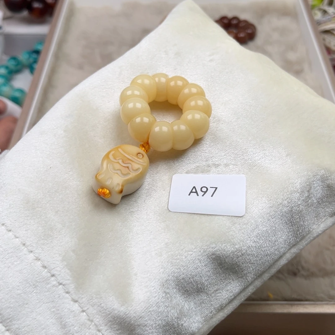 白玉菩提吊坠瑕a97蒜瓣手捻13-14m