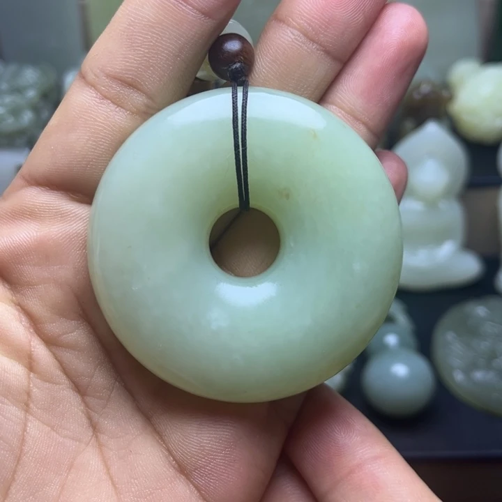 和田玉18K金镶嵌颈饰