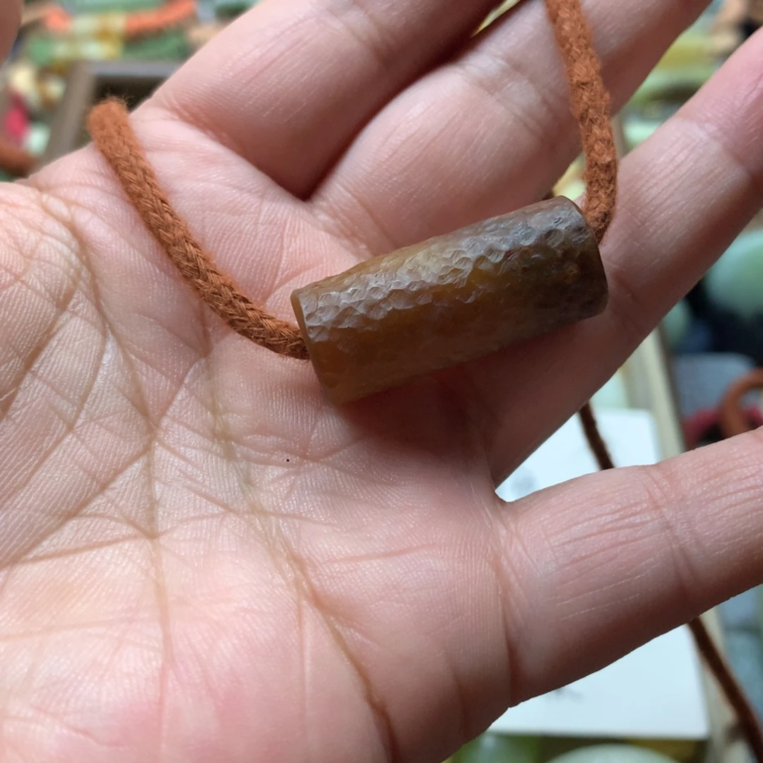 默***爱蛇纹石玉未镶嵌颈饰