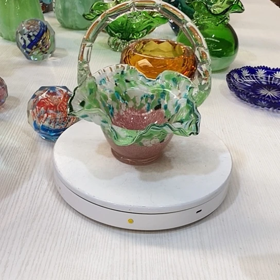 琉璃花瓶高21厘米宽21厘米