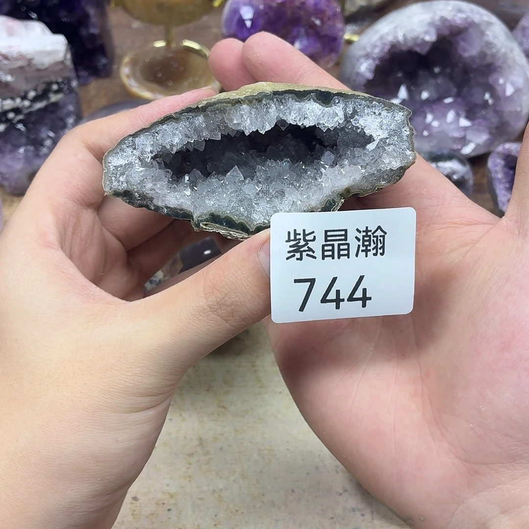 未镶嵌水晶大型摆件（非配饰）