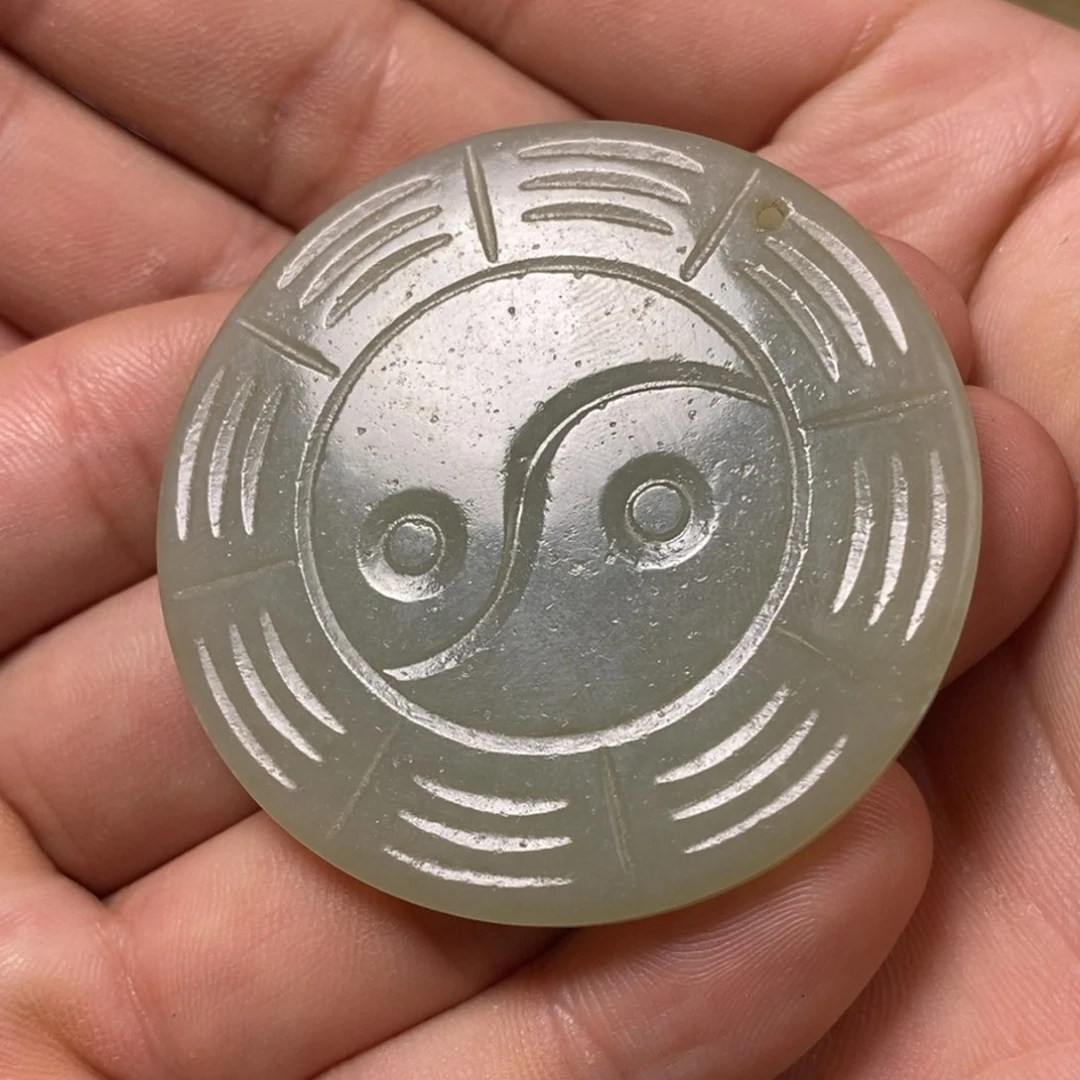 和田玉未镶嵌颈饰青**玩