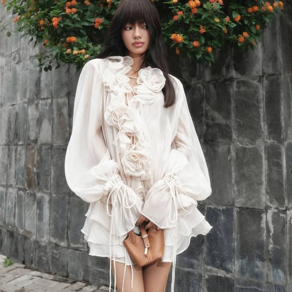 时尚立体花朵灯笼袖衬衫搭配短裤女装小众套装宽松百搭长袖白色