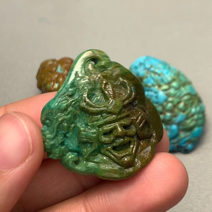 绿松石未镶嵌颈饰
