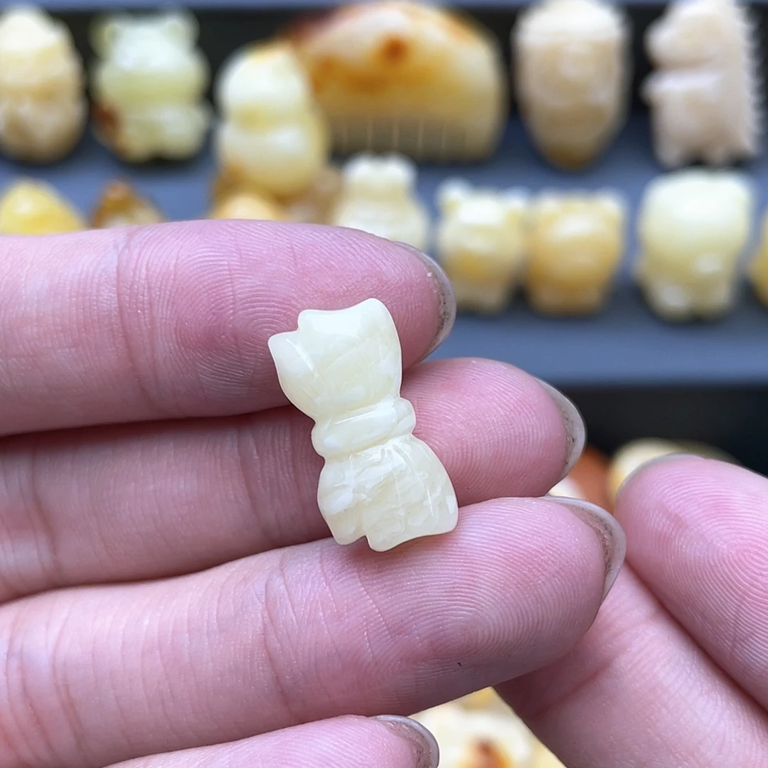 琥珀裸石未镶嵌蜜蜡