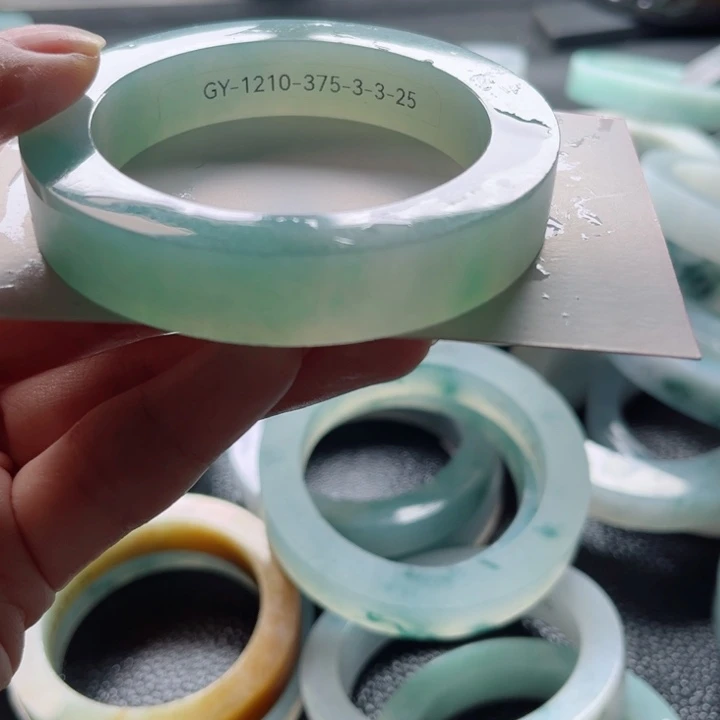 阳***光定制翡翠未镶嵌不退不换