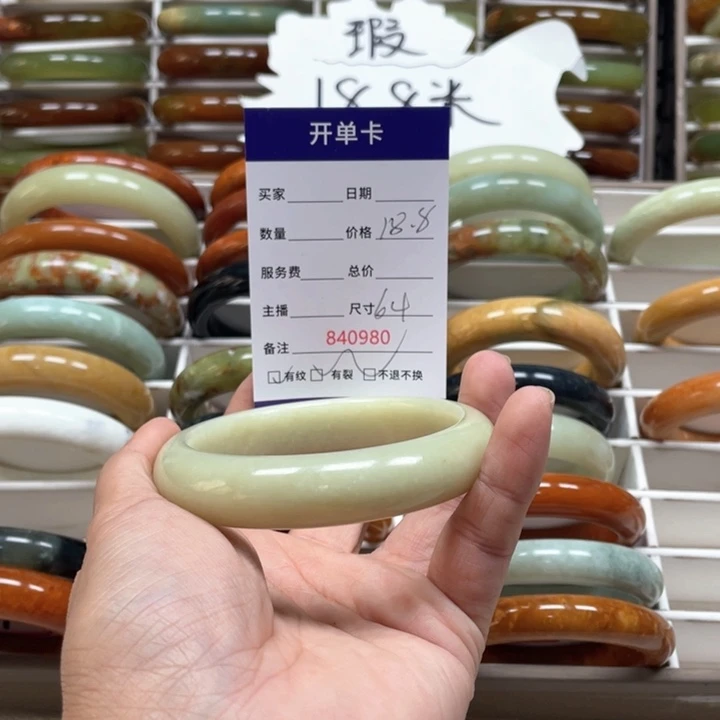蛇纹石玉手镯未镶嵌笑**.