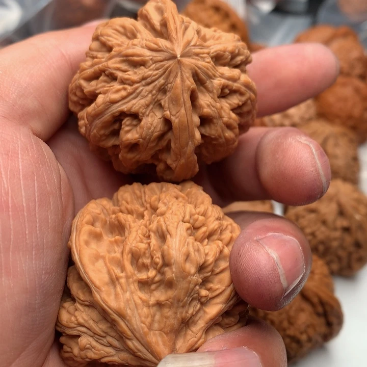 R***d吊坠文玩核桃我也