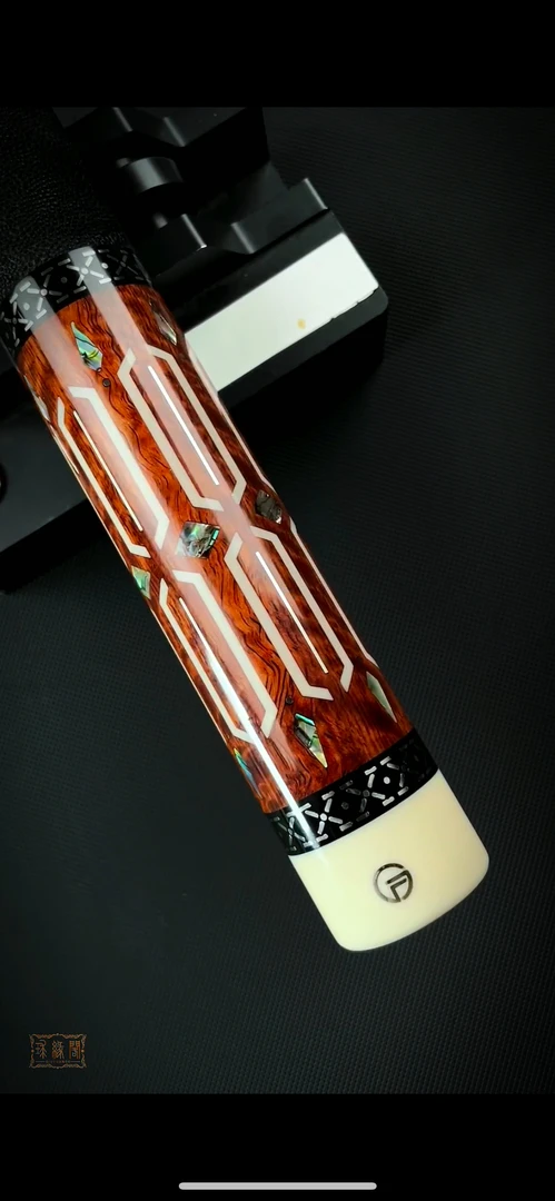 全新福杆绝迹二，缅花木水波纹底木特别款，银线雕刻中式八球球杆