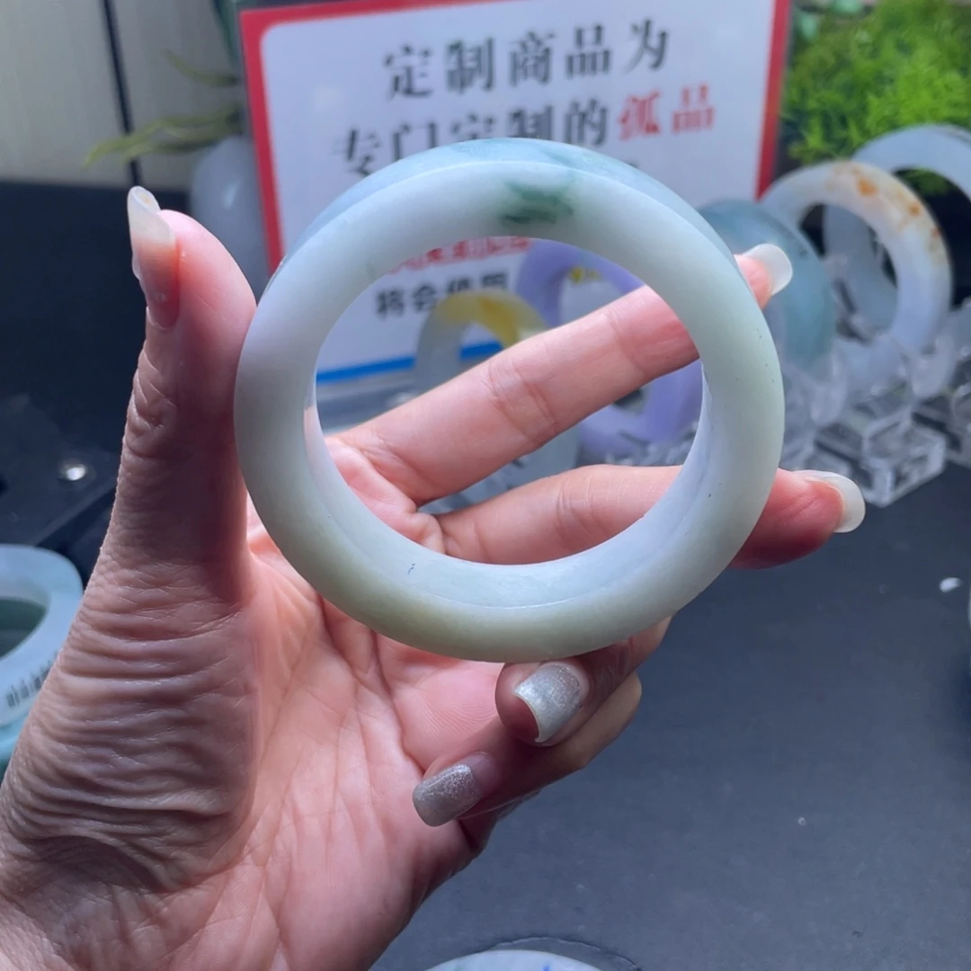 胡***想未镶嵌定制翡翠多样性