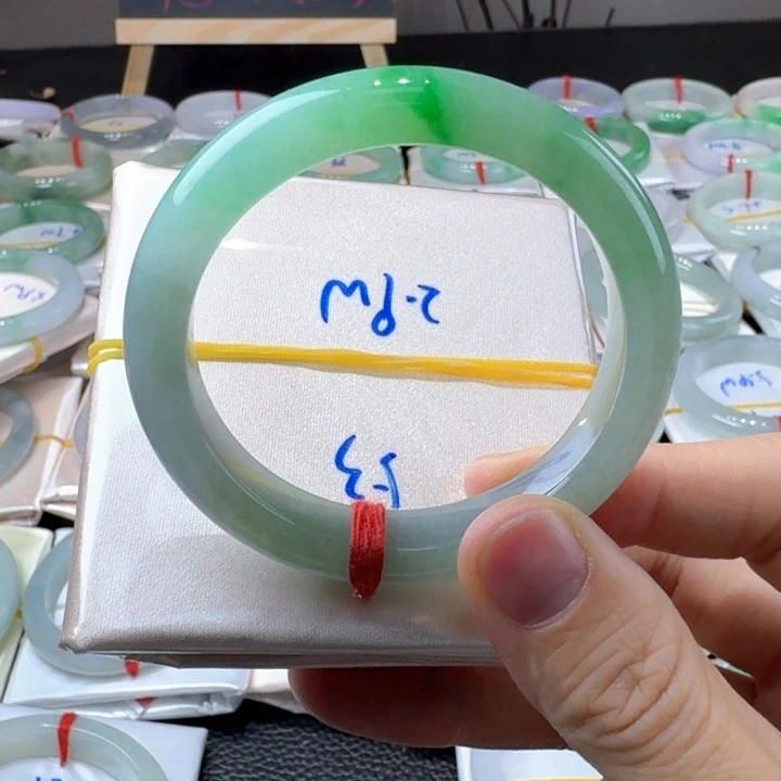 翡翠未镶嵌手镯翡翠手镯