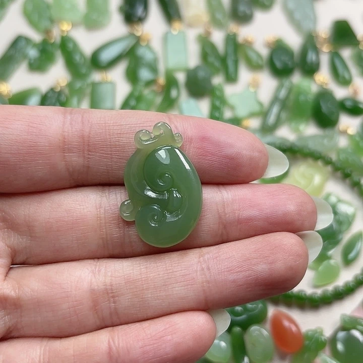 和田玉（碧玉）未镶嵌颈饰