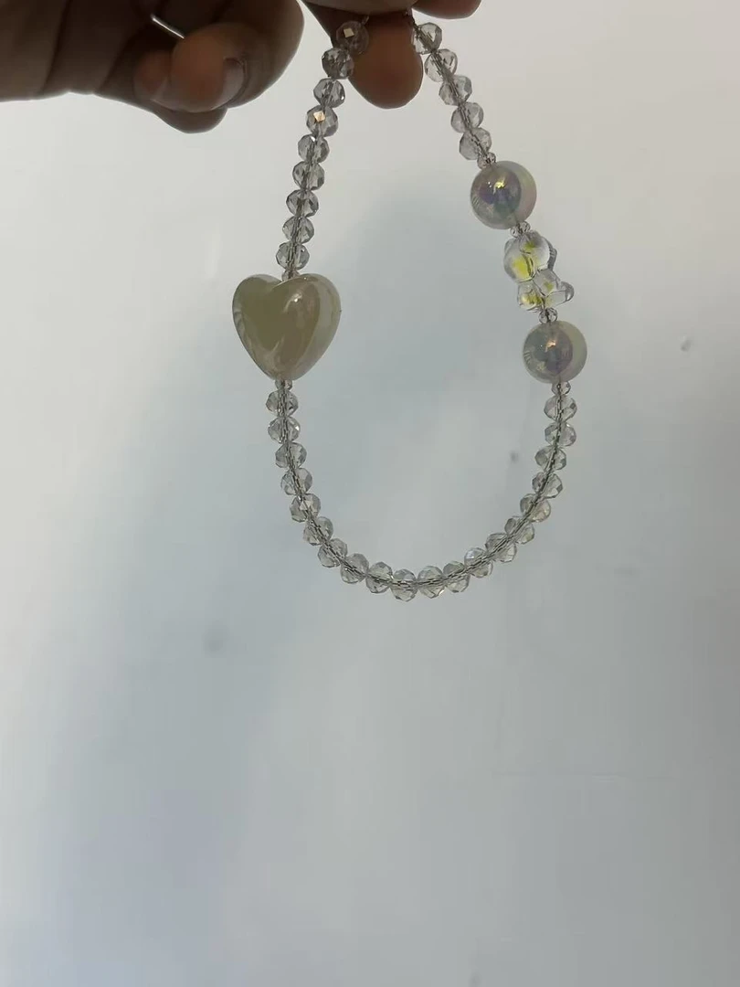 白色爱心手机链H500