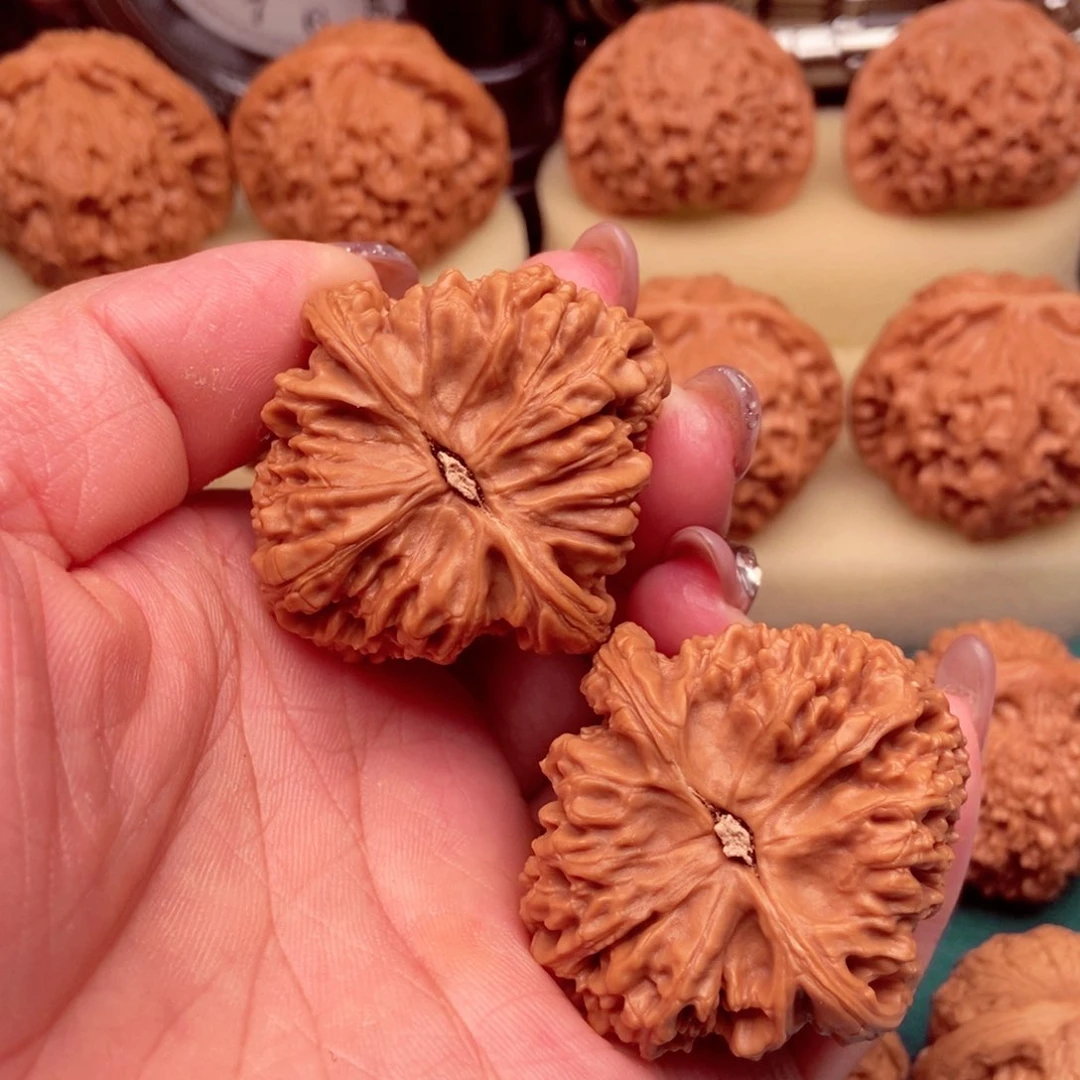 文玩核桃吊坠高炮南疆42已打底