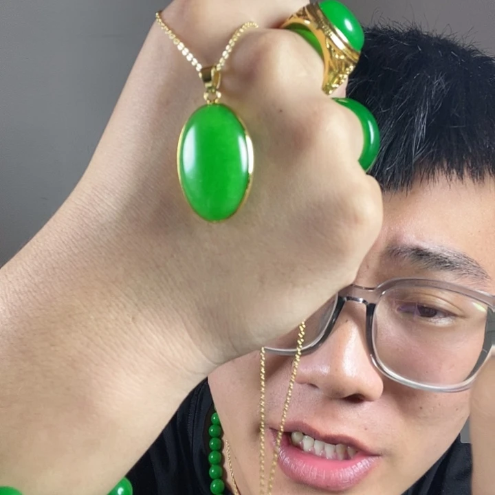 吊坠(赠链)未镶嵌翡翠高端时尚翠青鸽子蛋吊坠