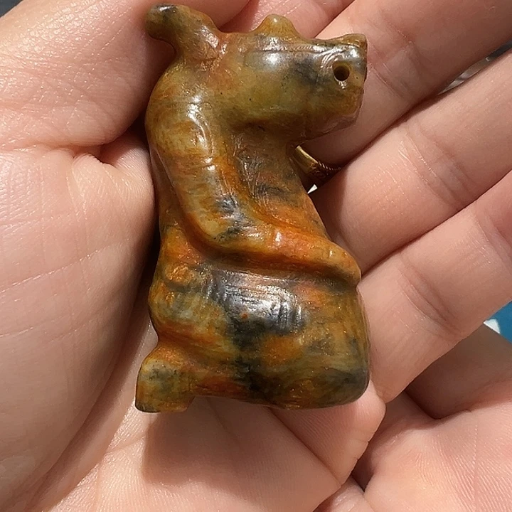 透闪石质玉未镶嵌颈饰
