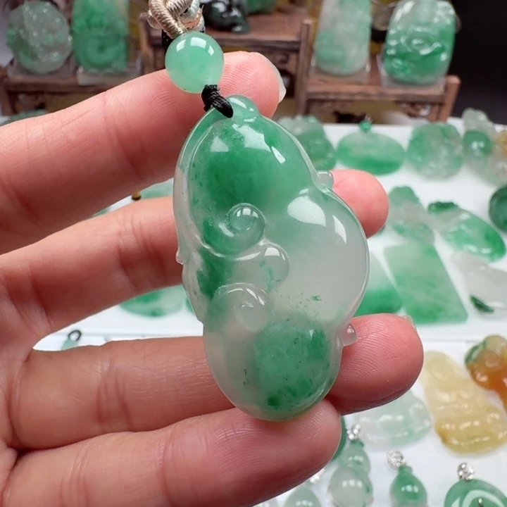 颈饰未镶嵌石英质玉