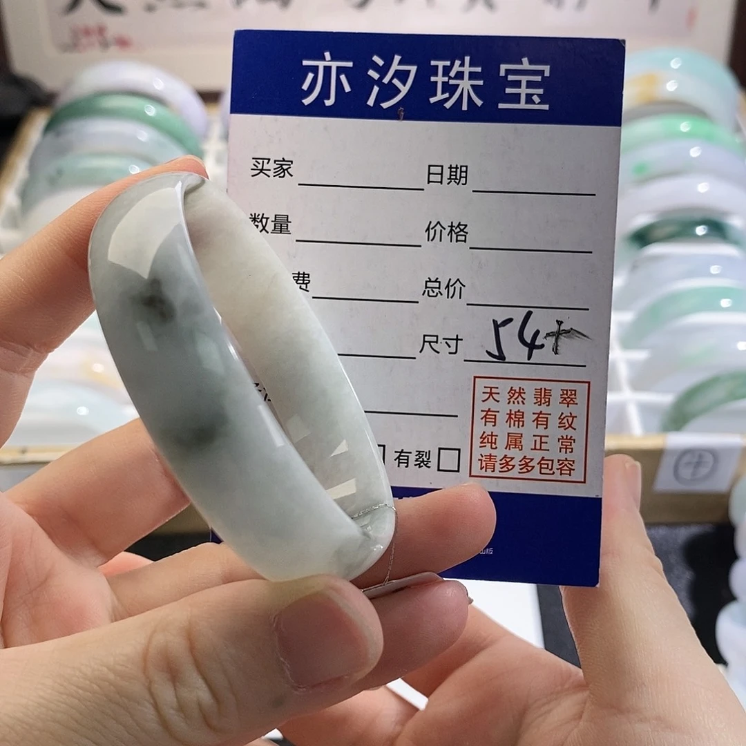 翡翠未镶嵌手链盼盼