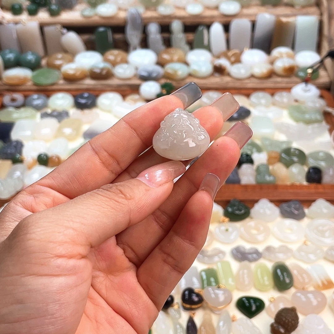 和田玉未镶嵌吊坠(赠链)