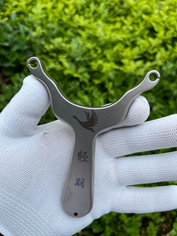 不锈钢轻羽单卡弹弓户外射击扁皮高威力怀旧竞技玩具