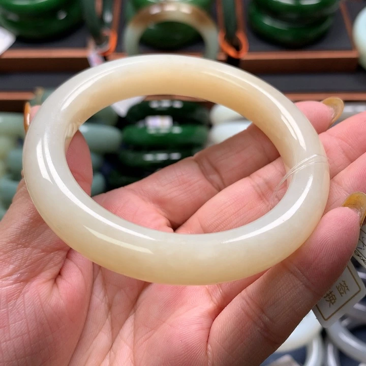【闪购商品】未镶嵌手镯和田玉