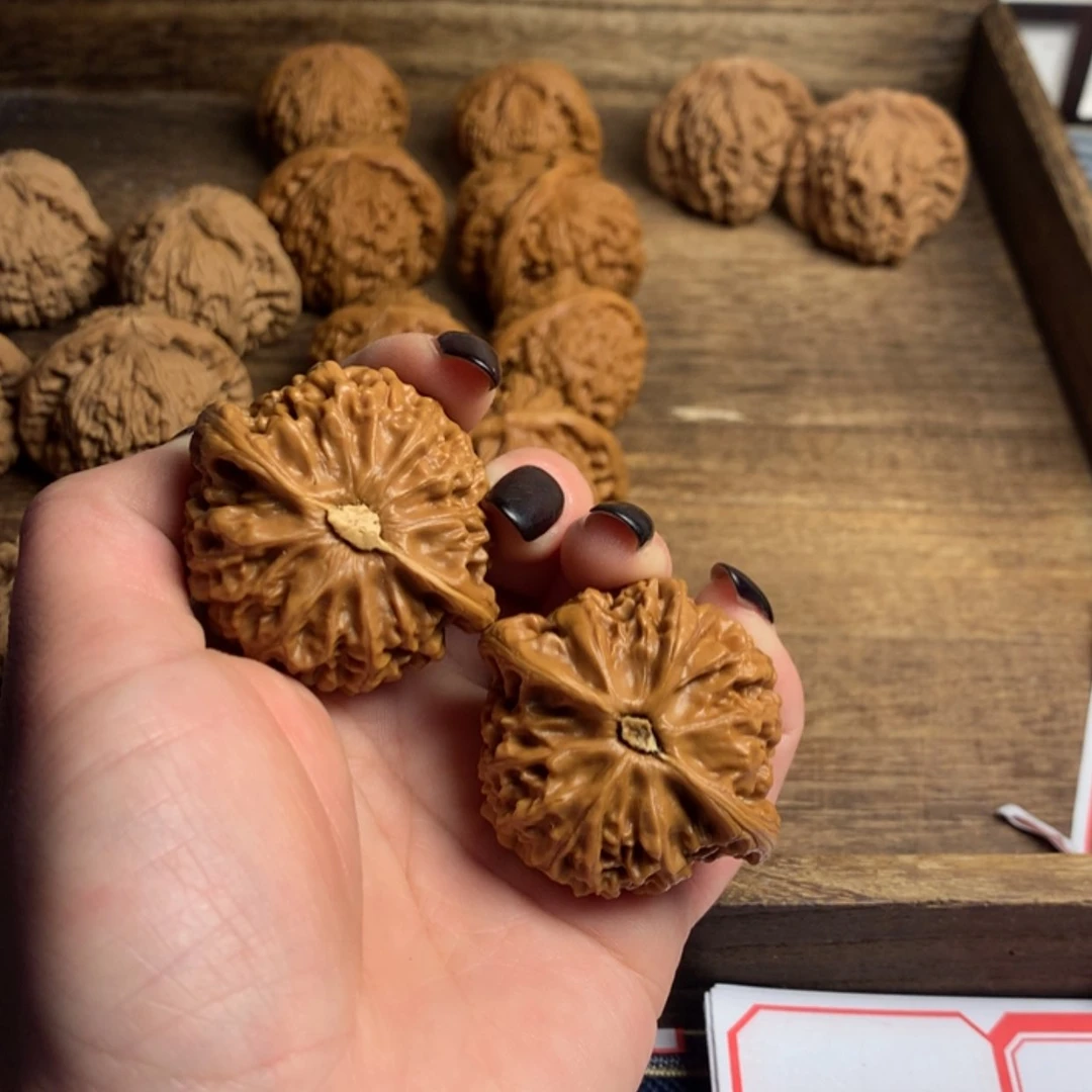 【闪购商品】文玩核桃吊坠小*哥宫灯