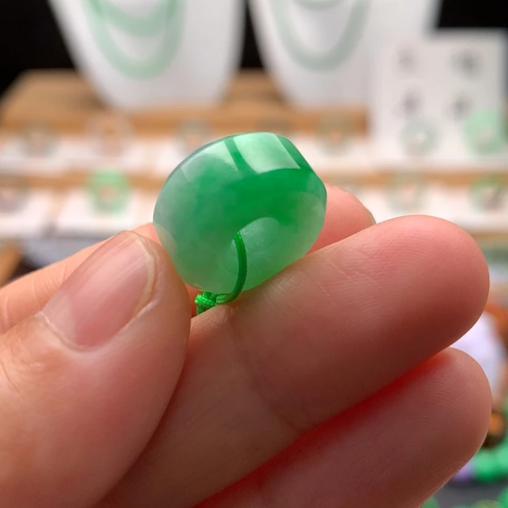 翡翠未镶嵌颈饰天然缅甸A货翡翠