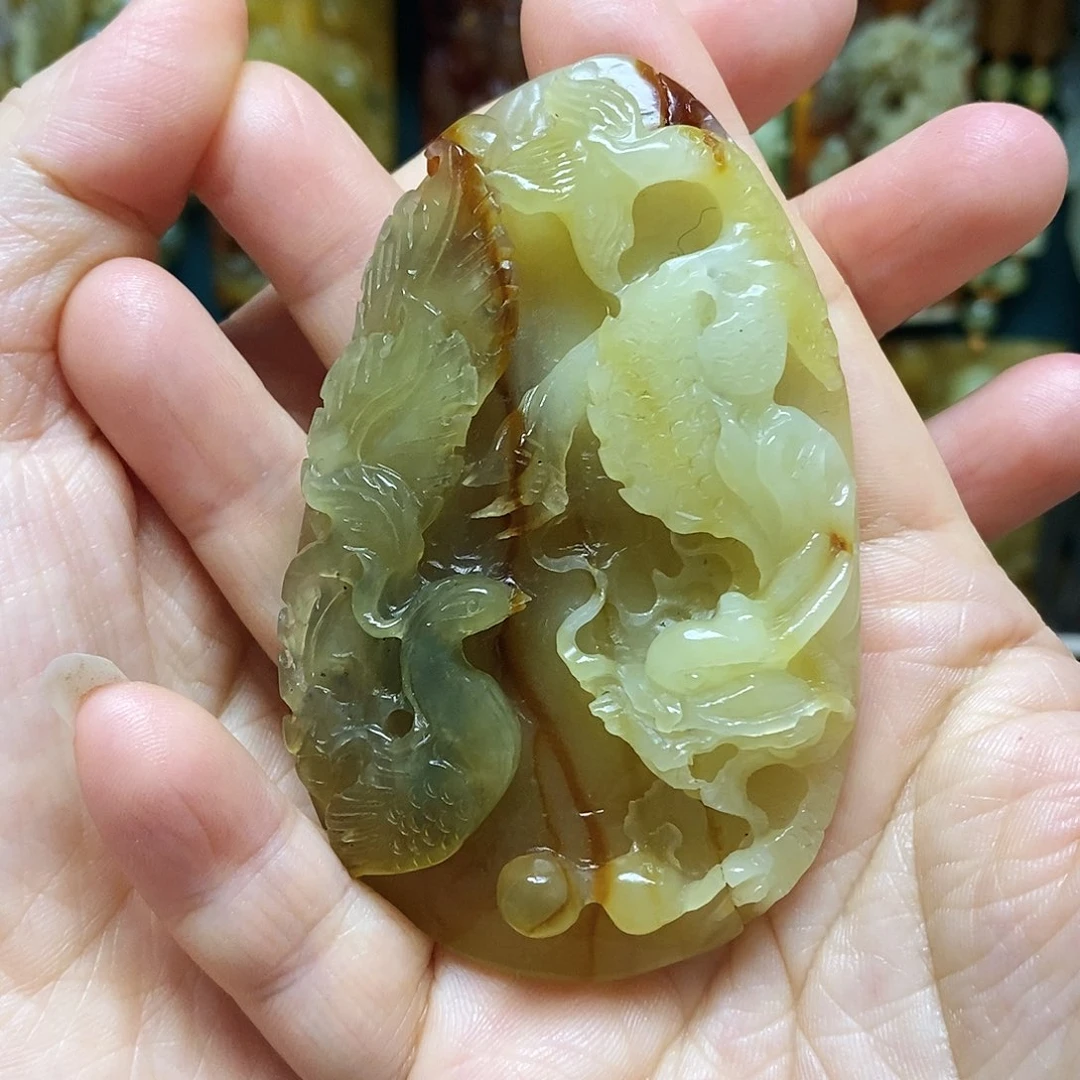 岫玉未镶嵌吊坠(赠链)