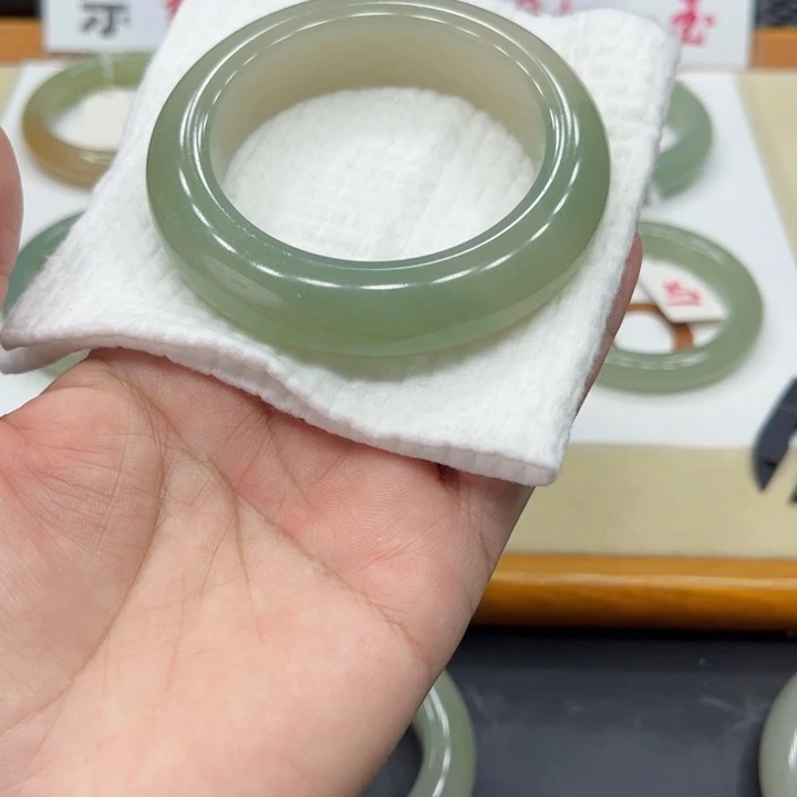 石英质玉手镯未镶嵌今****甜