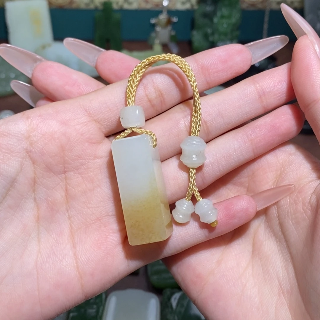 s***h和田玉未镶嵌颈饰