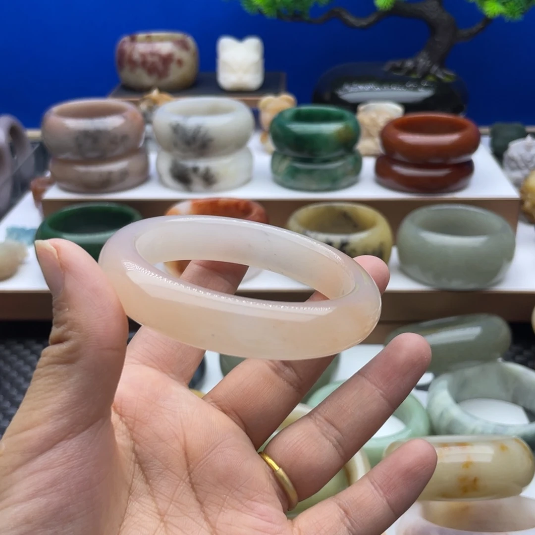 石英质玉手镯未镶嵌