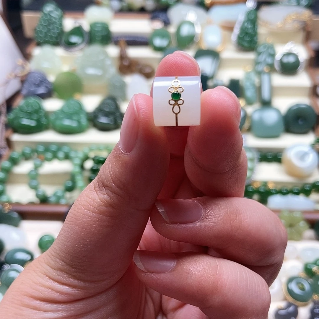 吊坠(不含链)18K金镶嵌和田玉诺*儿