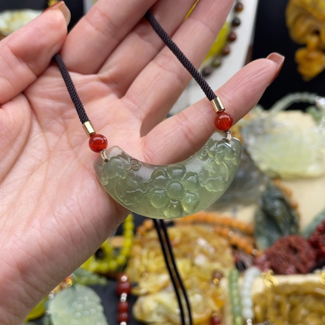 未镶嵌蛇纹石玉颈饰