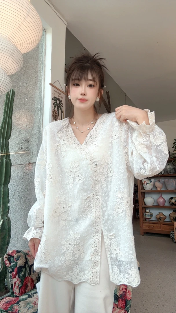 965花漾蕾丝]法式气质V领镂空刺绣长袖宽松显瘦蕾丝衫