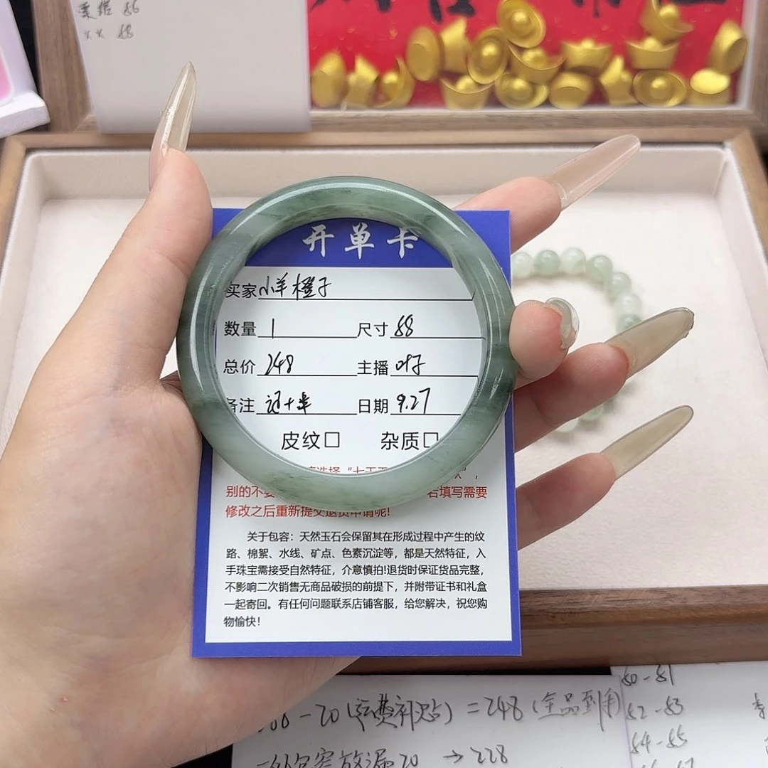 未镶嵌手镯石英质玉?*