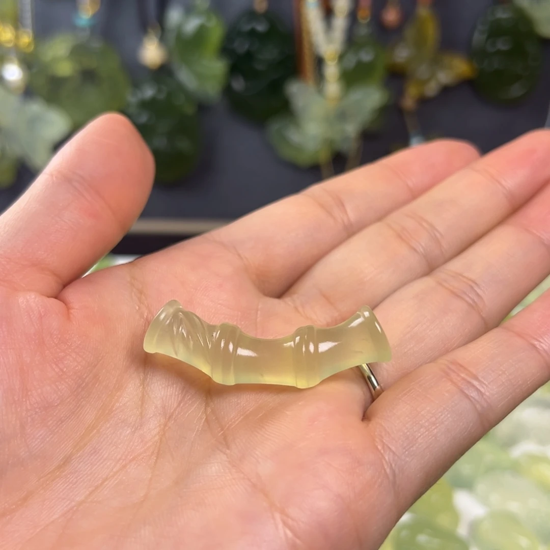 不****未镶嵌蛇纹石玉颈饰