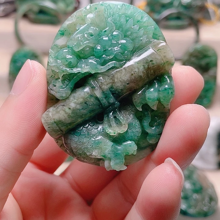 独山玉未镶嵌颈饰