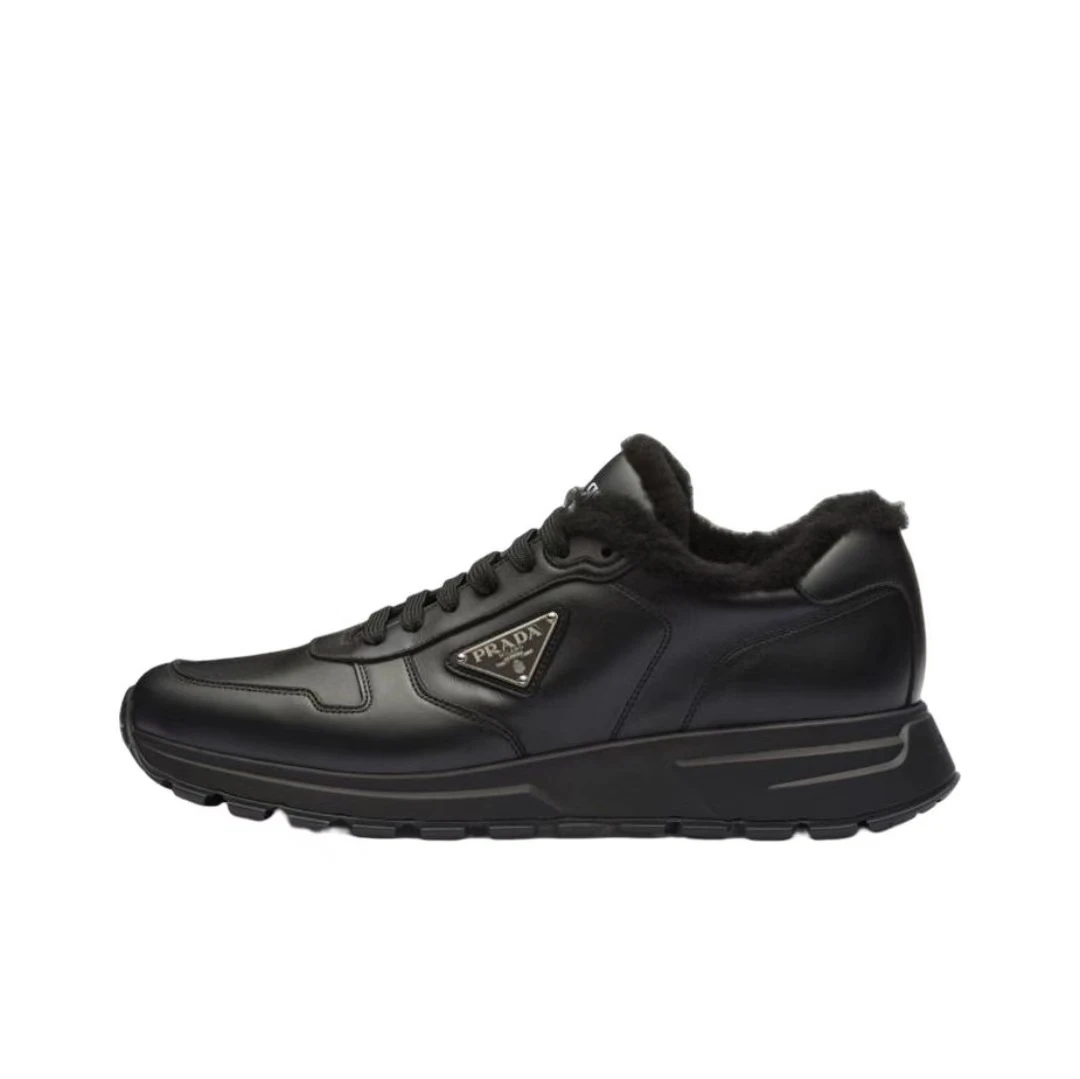 全新未使用 Prada/普拉达 黑色加绒休闲男款冬季轻便登山老爹鞋