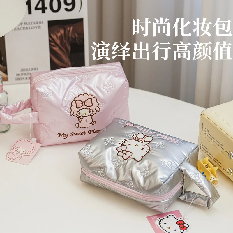 三丽鸥正版凯蒂猫银粉化妆包女大容量便携式收纳包旅行手拿包可爱